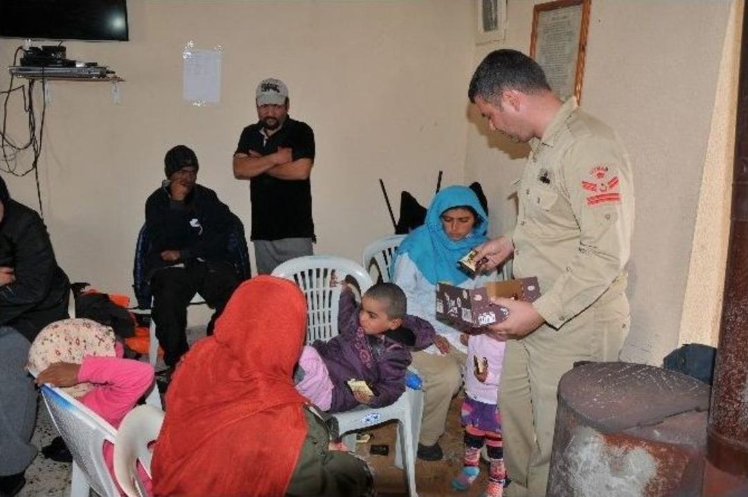 Boğulmak &Uuml;zere Olan Ka&ccedil;ak G&ouml;&ccedil;menleri Sahil G&uuml;venlik Kurtardı