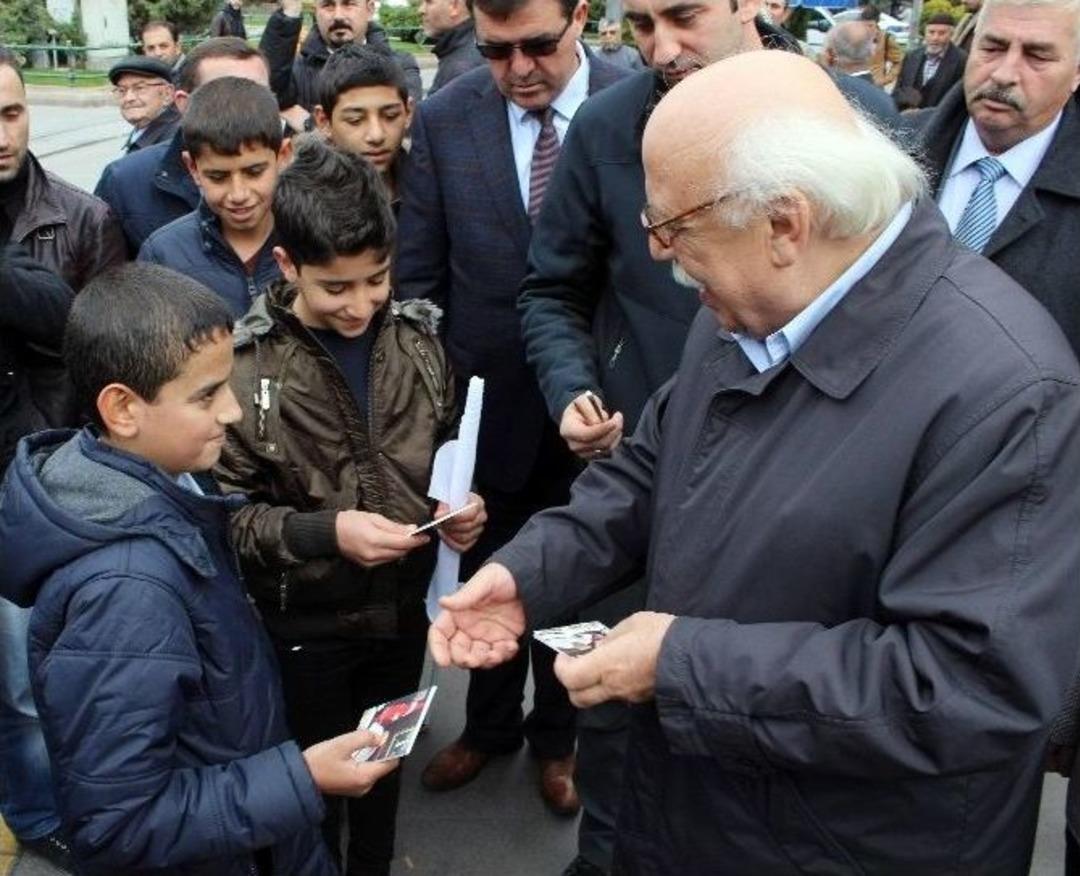 Bakan Avcı, Eskişehir&rsquo;de Sokak Sokak Gezerek Vatandaşlarla Bir Araya Geldi