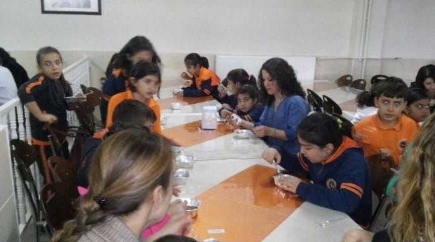 Aşure G&uuml;n&uuml;ne &Ouml;ğrencilerden İlgi