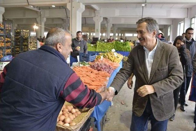 Başkan Ataç Çamlıca Kapalı Pazaryerinde