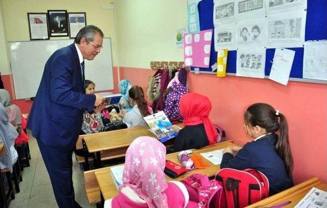 Kütahya Belediyesi’nden Kültür Hizmeti, 20 Bin Öğrenciye Ücretsiz Kitap