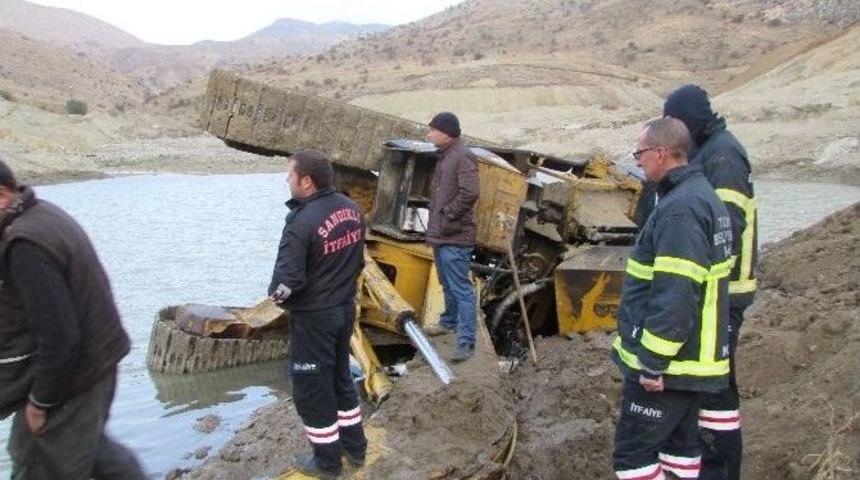 Devrilen Kep&ccedil;enin Altında Can Verdi