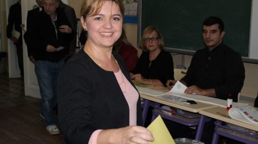 Chp Genel Başkan Yardımcısı B&ouml;ke Oyunu Erken Saatlerde Kullandı