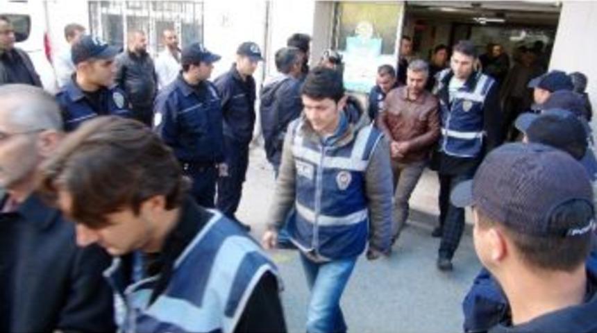 Bir Emniyet Personelinin Araması S&uuml;r&uuml;yor