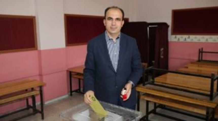 Başkan Altay Sandık Başında