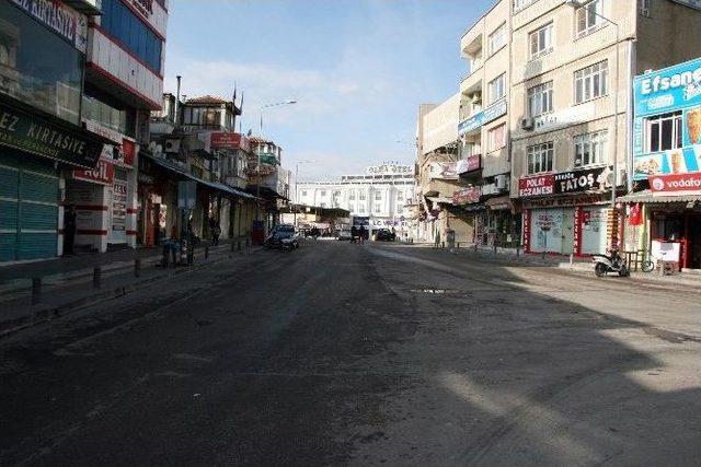 Kilis’te Esnaf Kepenk Açmadı Kent Sessizliğe Büründü