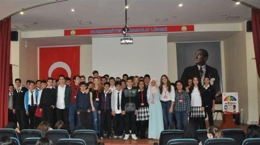 Akranlarına Eğitim Veriyorlar