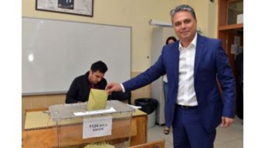 Uysal Oyunu Kullandı