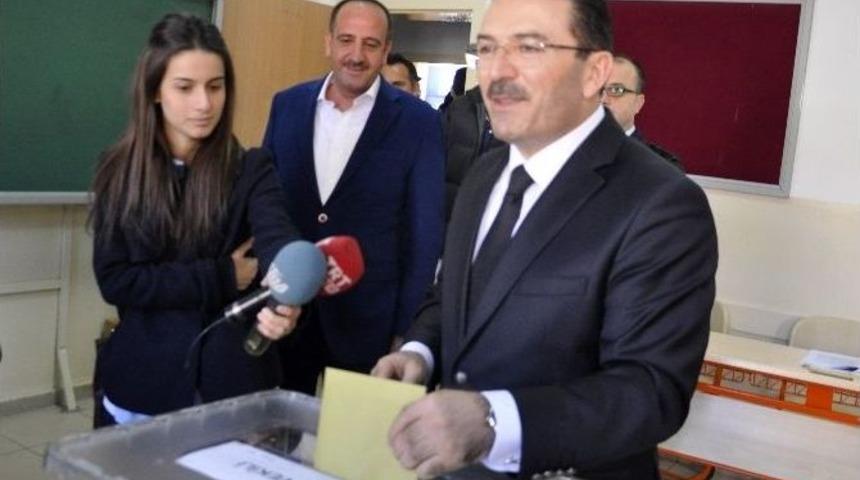 İ&ccedil;işleri Bakanı Altınok Oyunu Kullandı