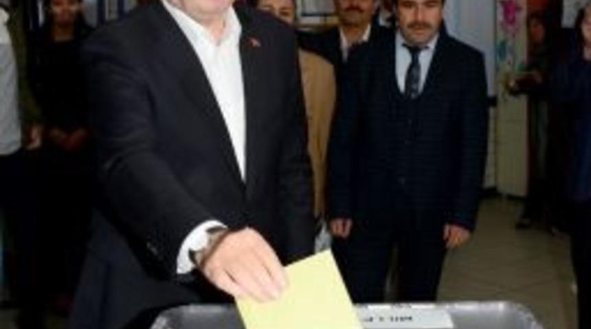 Başkan Aky&uuml;rek Oyunu Kullandı