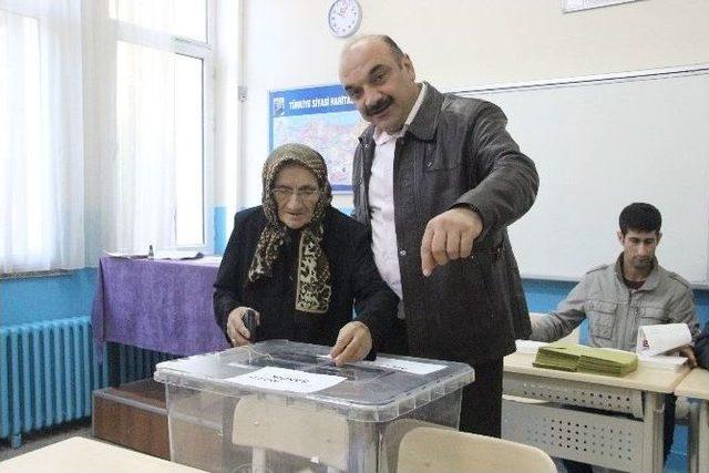 Sakaryalı Seçmen Sandık Başında