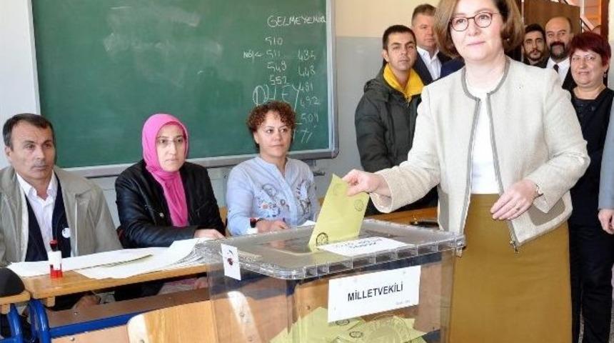 Ruhsar Demirel Oyunu Cumhuriyet Anadolu Lisesi&rsquo;nde Kullandı
