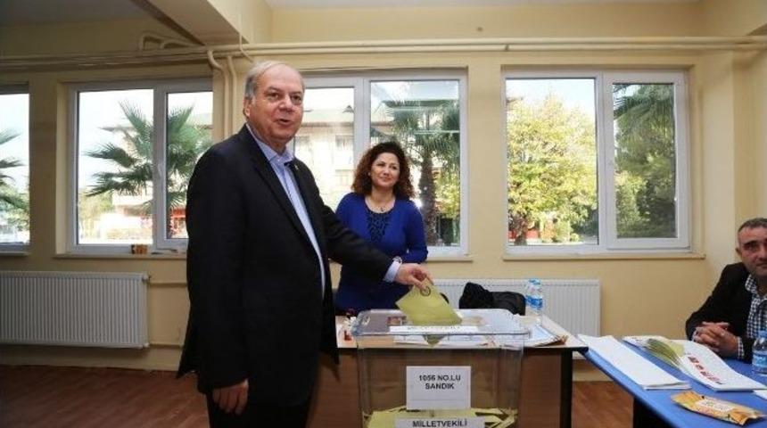 İsen Ve Yılmazer Oylarını Kullandı