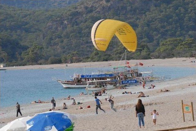 Ölüdeniz’de Oyunu Kullanan Sahile Koştu