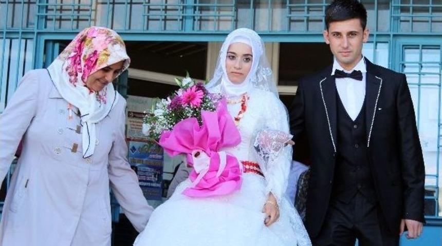 Gelin Damat Birlikte Sandığa Gitti