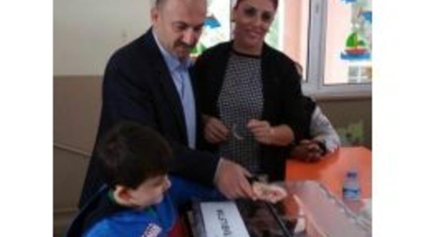 Milletvekili Y&uuml;n&rsquo;&uuml;n Oyunu, Oğlu Sandığa Attı