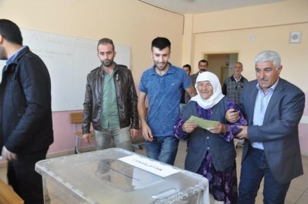 Silopi&rsquo;de Sandıklar Prefabriklere Taşındı