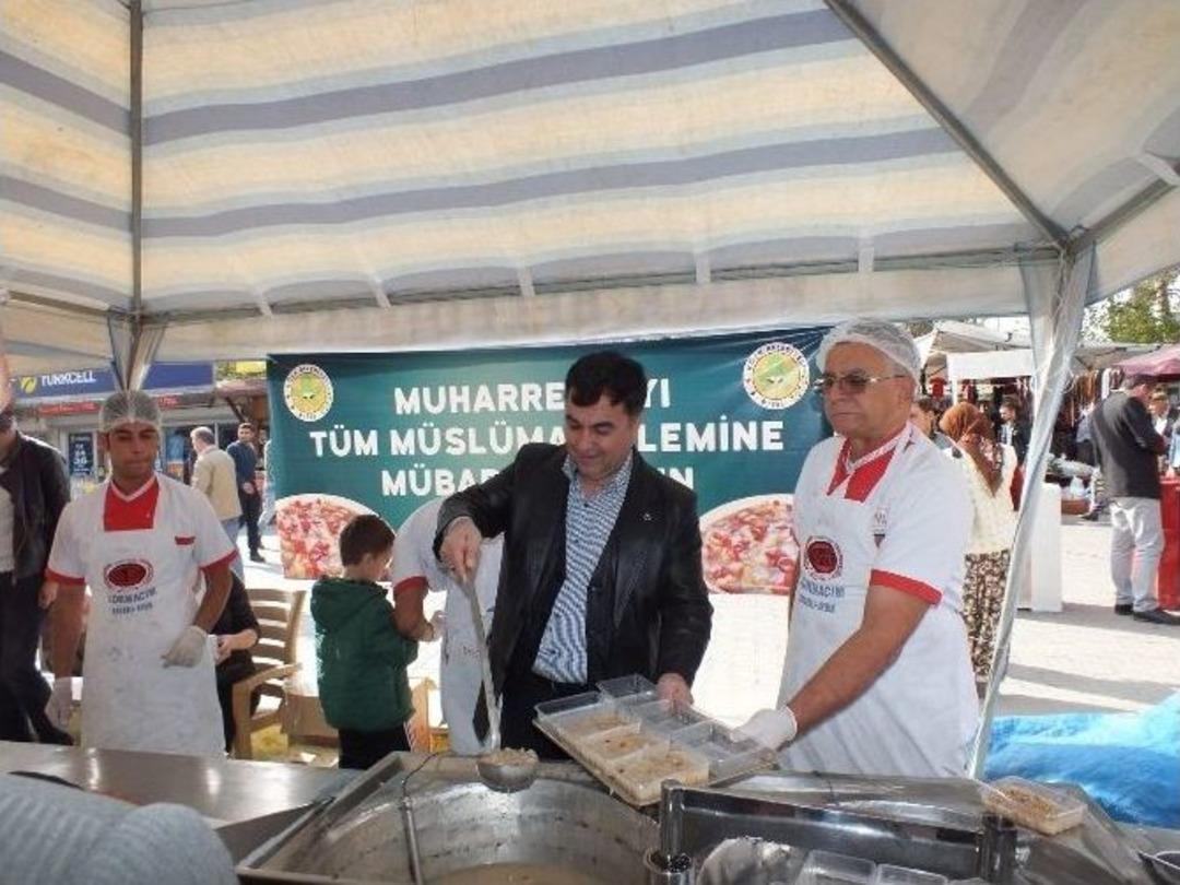 Başkan Kılın&ccedil;, Halka Aşure Dağıttı