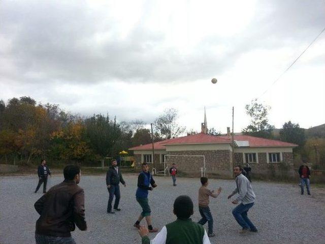 Önce Oy Kullandılar Sonra Futbol Oynadılar