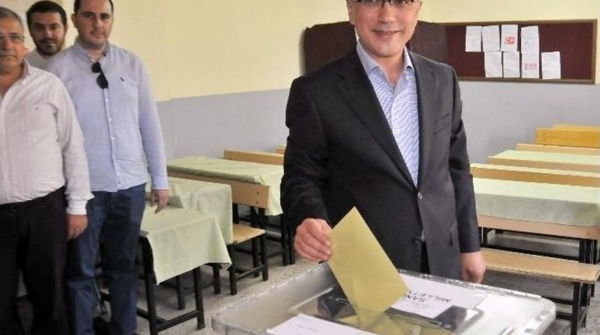 Eski Bakan Elvan Oyunu Mersin&rsquo;de Kullandı