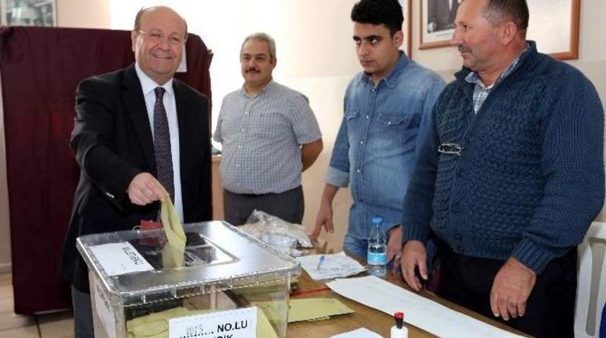 Başkan &Ouml;zakcan, Oyunu Kullandı