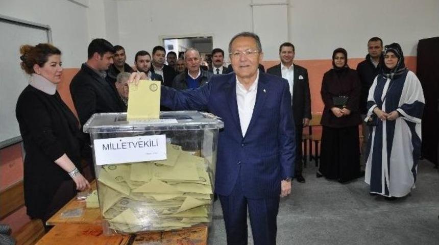 Başkan Uğur Oyunu Kullandı