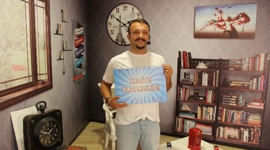 Ekranın İ&ccedil;inden Hediye Yağdı