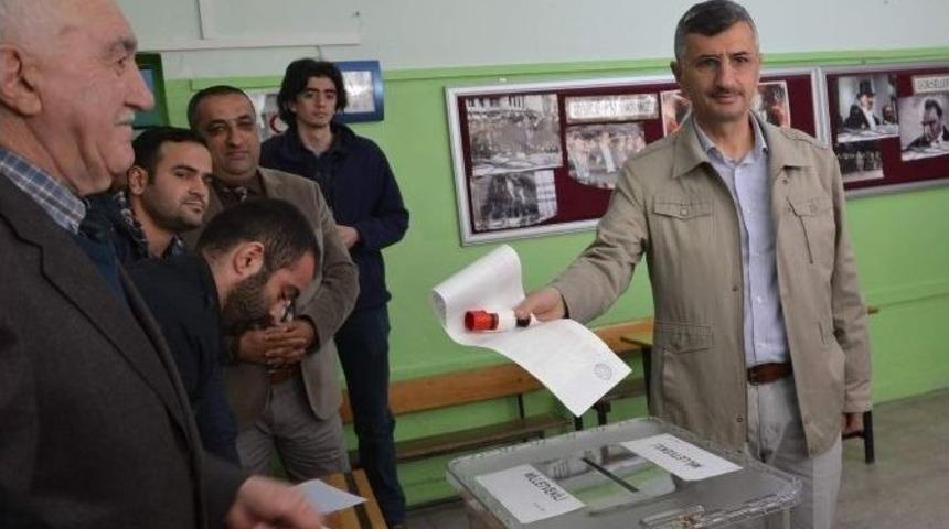 Vali Bektaş, Oyunu Gazi İlkokulu&rsquo;nda Kullandı