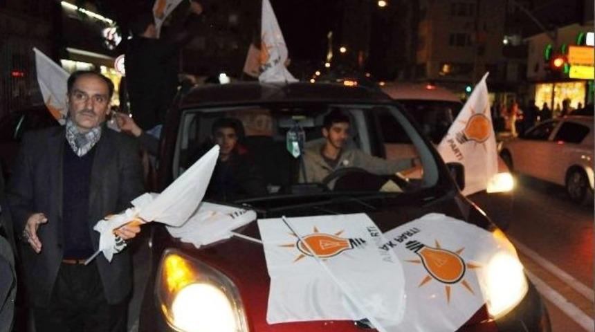 Eskişehir&rsquo;de Ak Parti&rsquo;nin Sevin&ccedil; G&ouml;sterileri