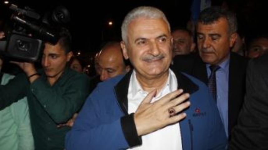 Ak Parti İzmir&rsquo;de Baklavalı Kutlama