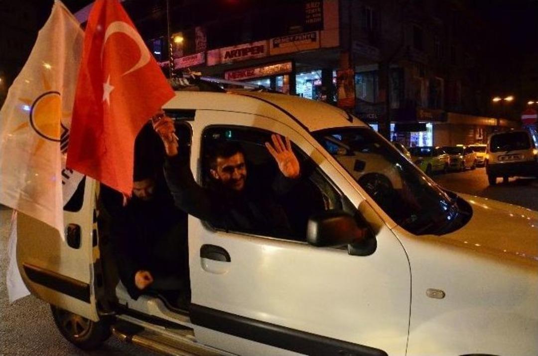 Zonguldak&rsquo;ta Se&ccedil;im Kutlamaları