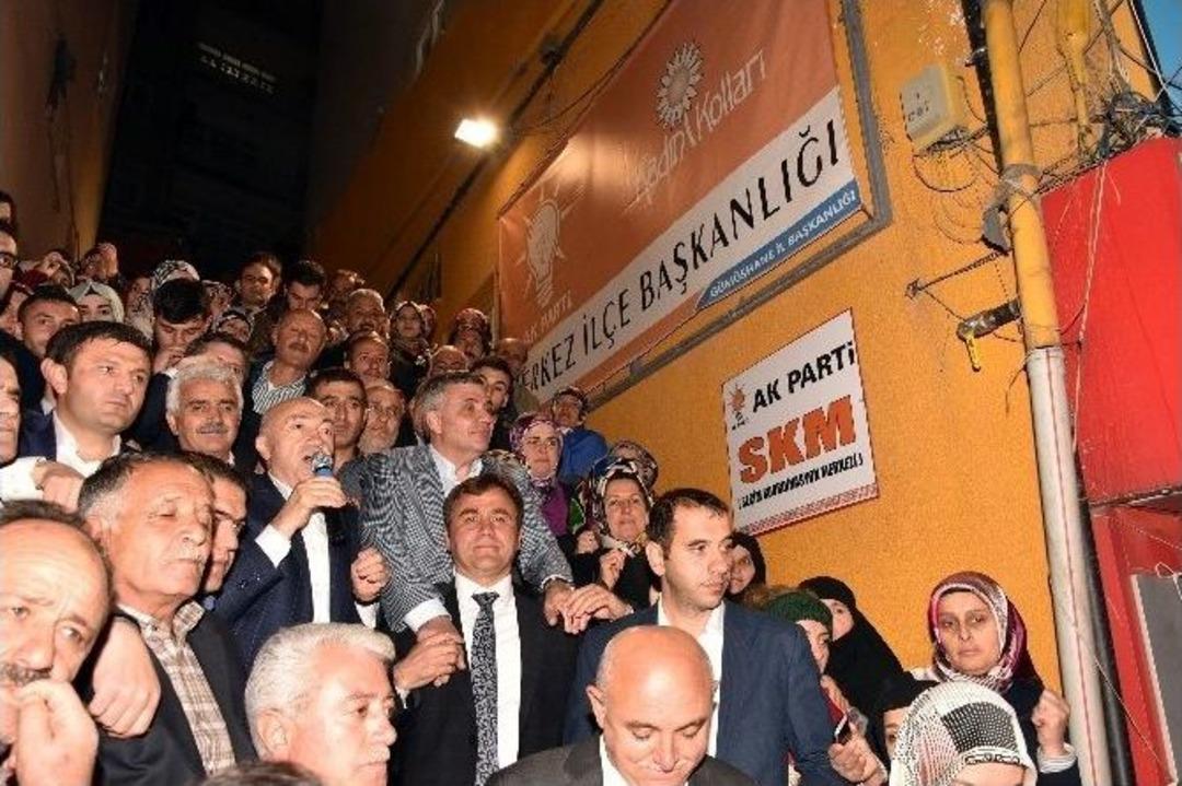 Ak Parti&rsquo;den G&uuml;m&uuml;şhane&rsquo;de &lsquo;dua&rsquo;lı Kutlama