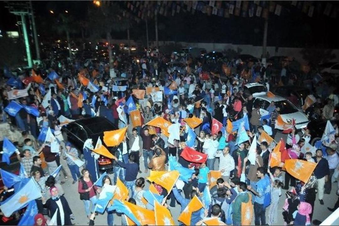 Ak Parti Mersin&rsquo;de Se&ccedil;im Zaferini Kutladı