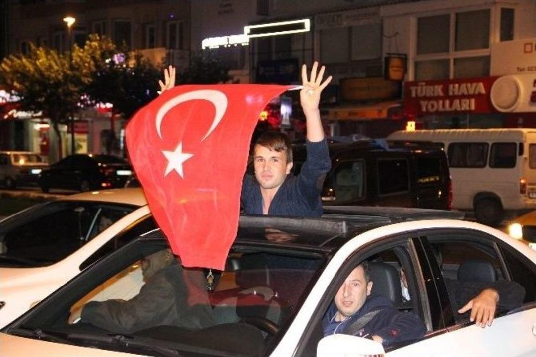 İzmir&rsquo;de &ldquo;tek Başına İktidar&rdquo; Kutlaması