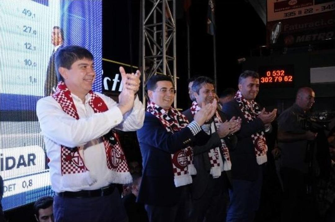 Ak Parti Antalya&rsquo;da Coşkulu Kutlama