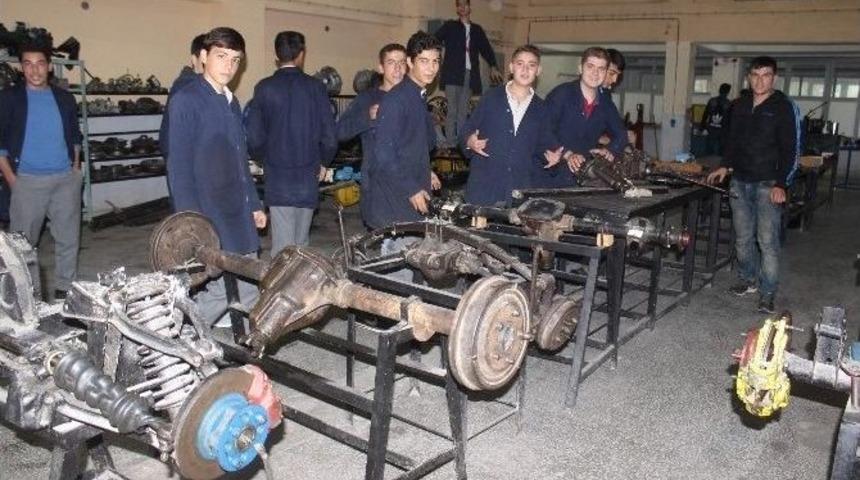 Üniversiteli İşsizler Artınca Meslek Liselerinin Değeri Arttı