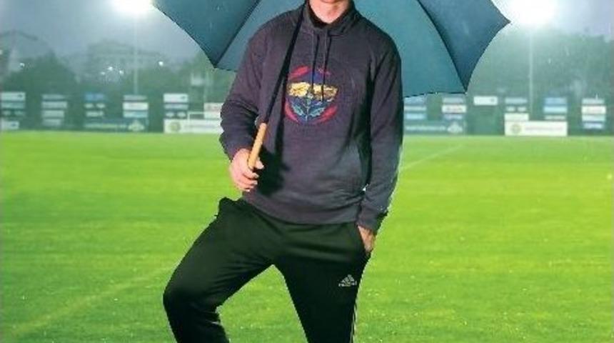 Sımon Kjaer: "s&uuml;rekli Kazanma Baskısı Beni Motive Ediyor"