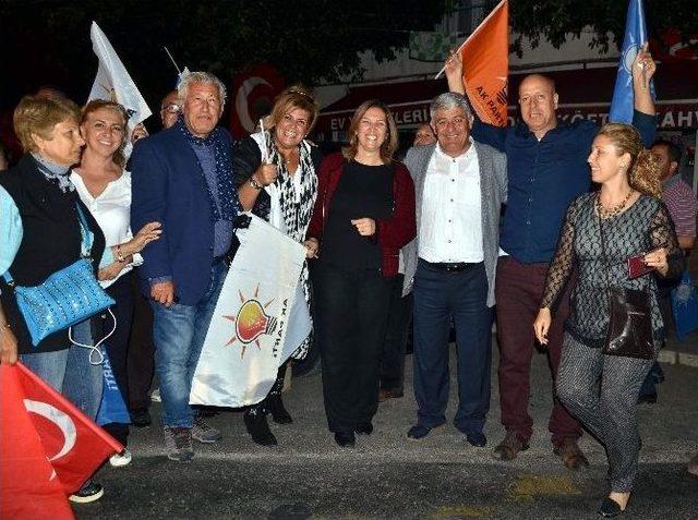 Bodrum’da Ak Parti’liler Sokağa Döküldü