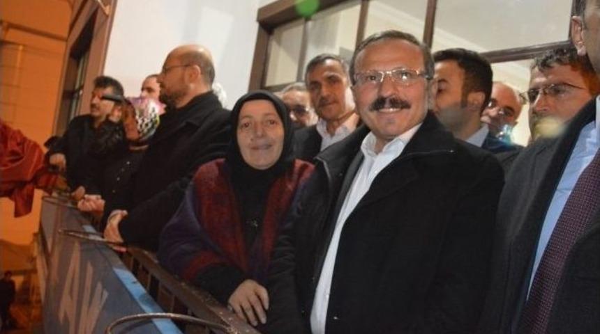 Milletvekili Beyazıt&rsquo;ı Niksarlı Bağrına Bastı