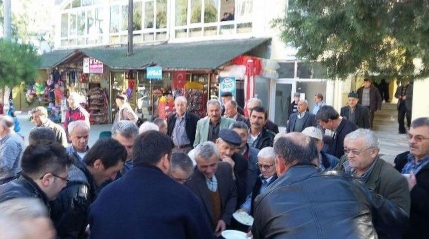 Kalkım Belediye Başkanı Halka Pilav Dağıttı