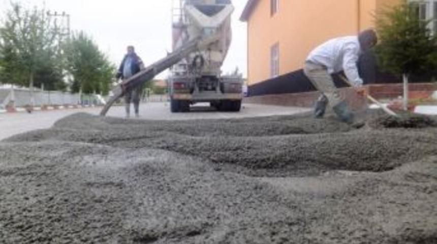 Kaymaklı Belediyesi Okullarda Voleybol Ve Basketbol Sahaları Yapmaya Devam Ediyor