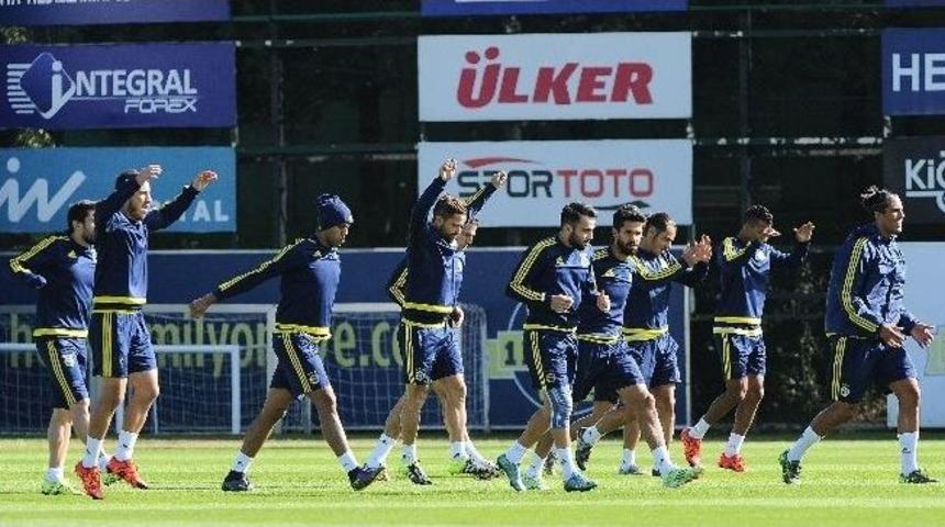 Fenerbah&ccedil;e, Ajax Ma&ccedil;ı Hazırlıklarını S&uuml;rd&uuml;r&uuml;yor