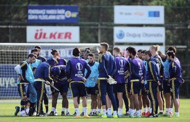 Fenerbahçe, Ajax Maçı Hazırlıklarını Sürdürüyor