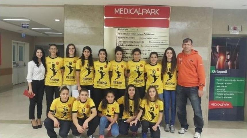 Esysk Bayan Hentbol Takımı Sağlık Taramasından Ge&ccedil;ti