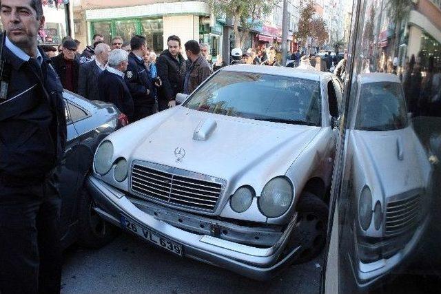 Hatalı Park Trafik Kazasına Sebep Oldu