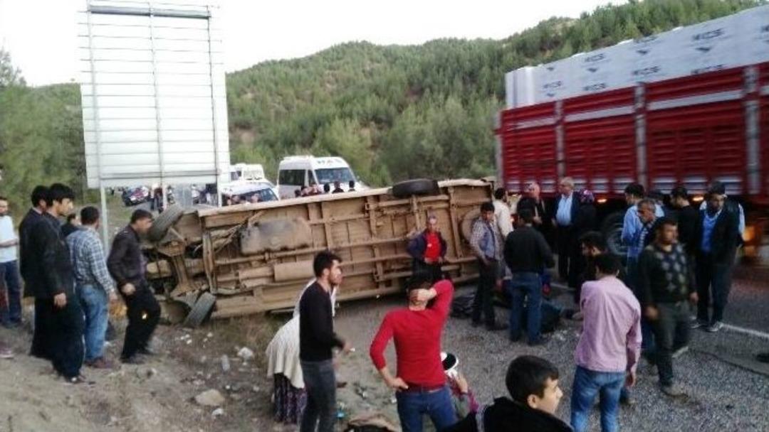 Kahramanmaraş&rsquo;ta Yolcu Minib&uuml;s&uuml; Devrildi: 10 Yaralı