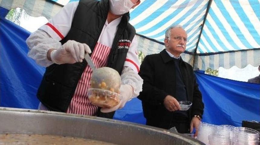 Bayraklı&rsquo;da 10 Bin Kişiye Aşure