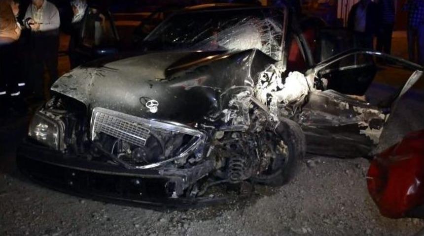 Seydikemer&rsquo;de Hatalı Sollama Kazası: 8 Yaralı