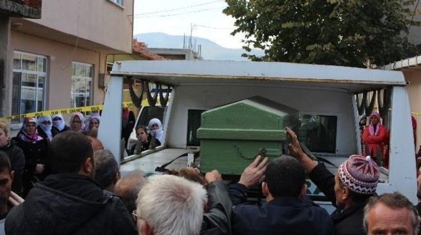 Boşanmak İsteyen Eşi İle Kayınvalidesini Ve Kayınbiraderini Öldüren Adam Cezaevinde İntihar Etti