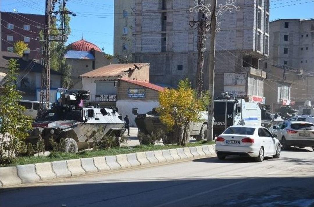 Y&uuml;ksekova&rsquo;da Hendek Ve Barikat Operasyonu